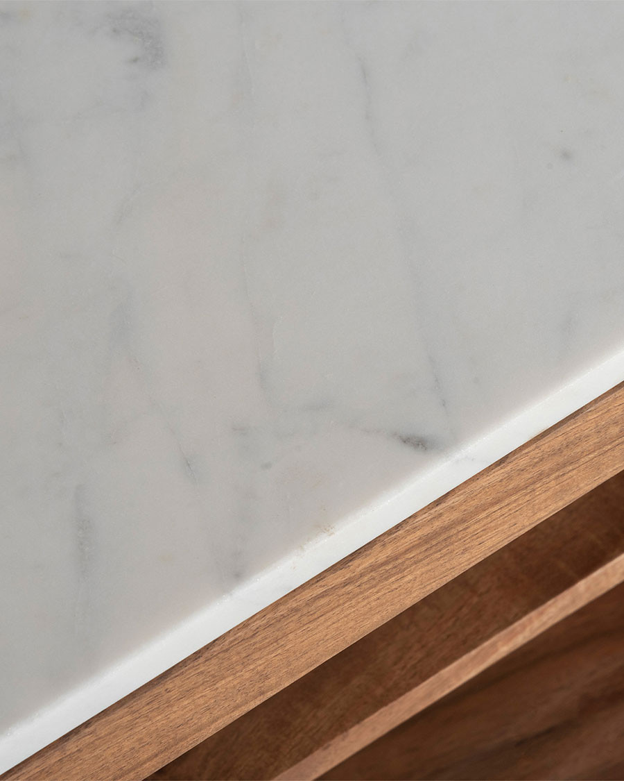 Endah - Meuble TV en Mindy massif et marbre blanc 175 cm