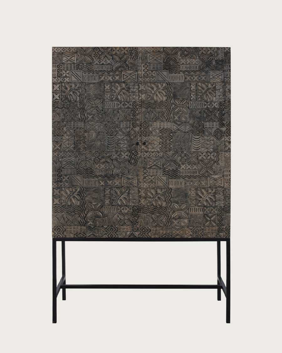 Hawaï - Armoire noire en manguier massif sculpté