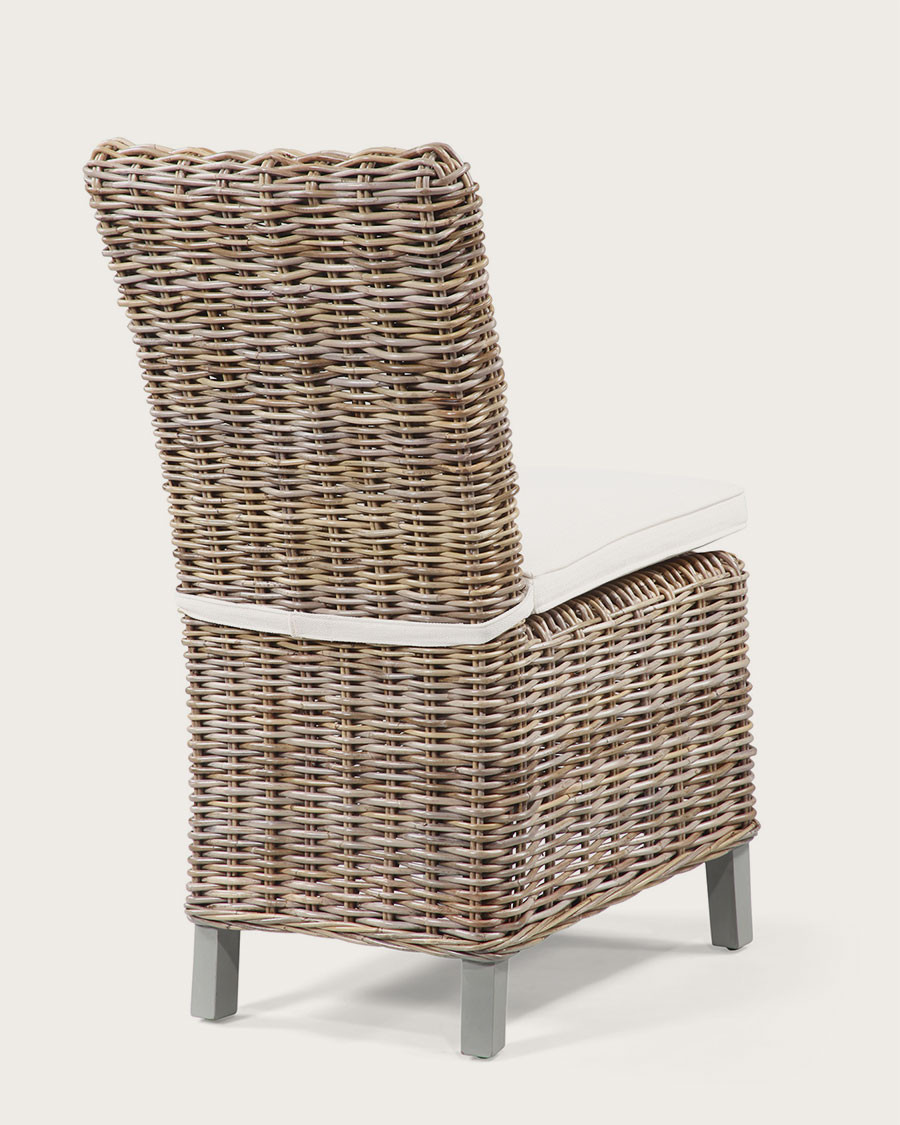 Neya - Chaise de jardin en rotin et coussin blanc