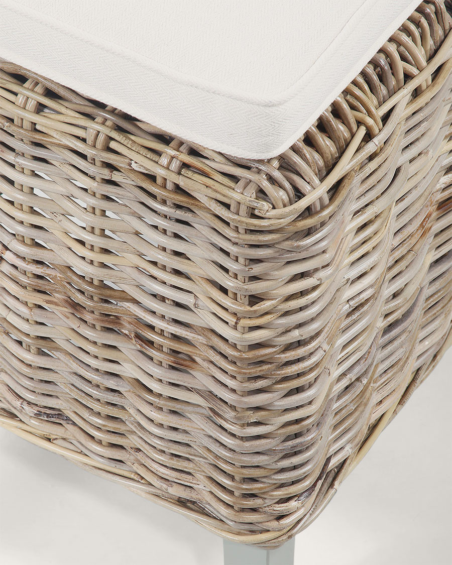 Neya - Chaise de jardin en rotin et coussin blanc