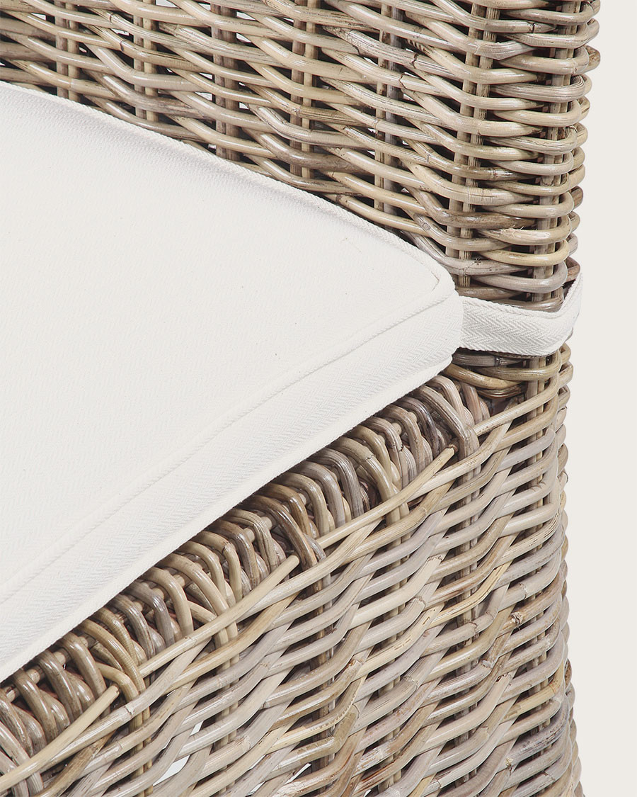 Neya - Chaise de jardin en rotin et coussin blanc