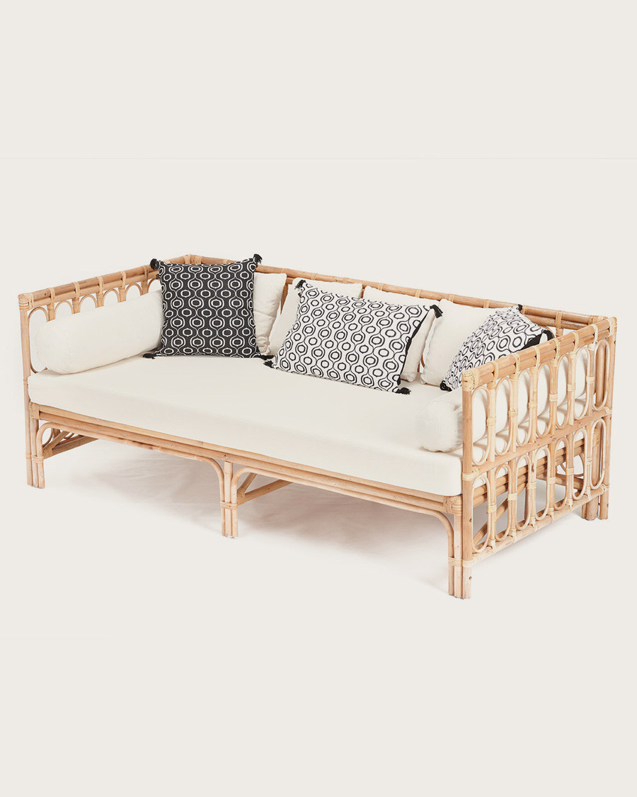 Cassandra - Canapé 4 places en rotin et coussins blancs