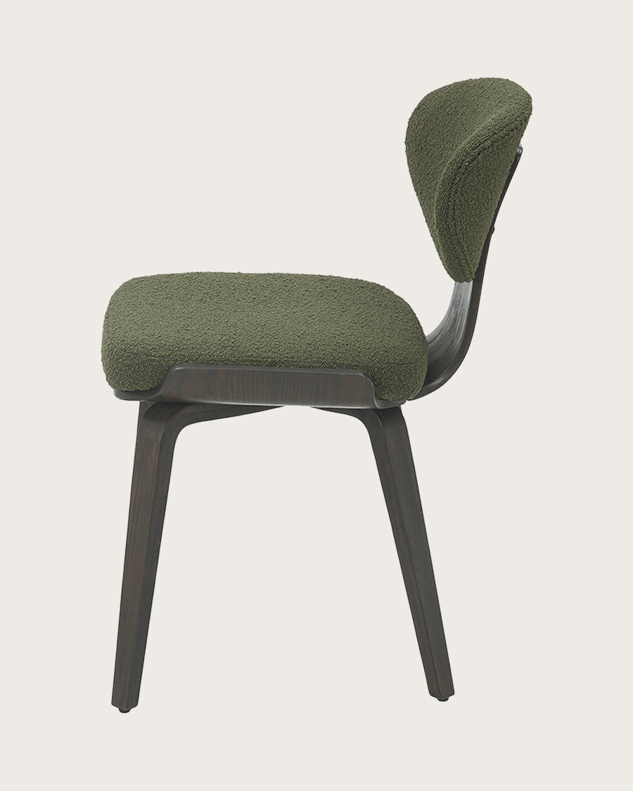 Hele - Chaise en tissu vert et pieds en bois