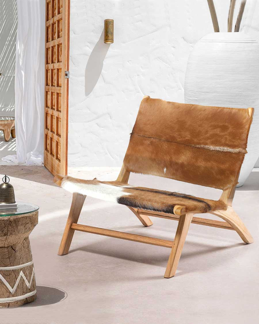 Alma -  Fauteuil en teck et peau de chèvre
