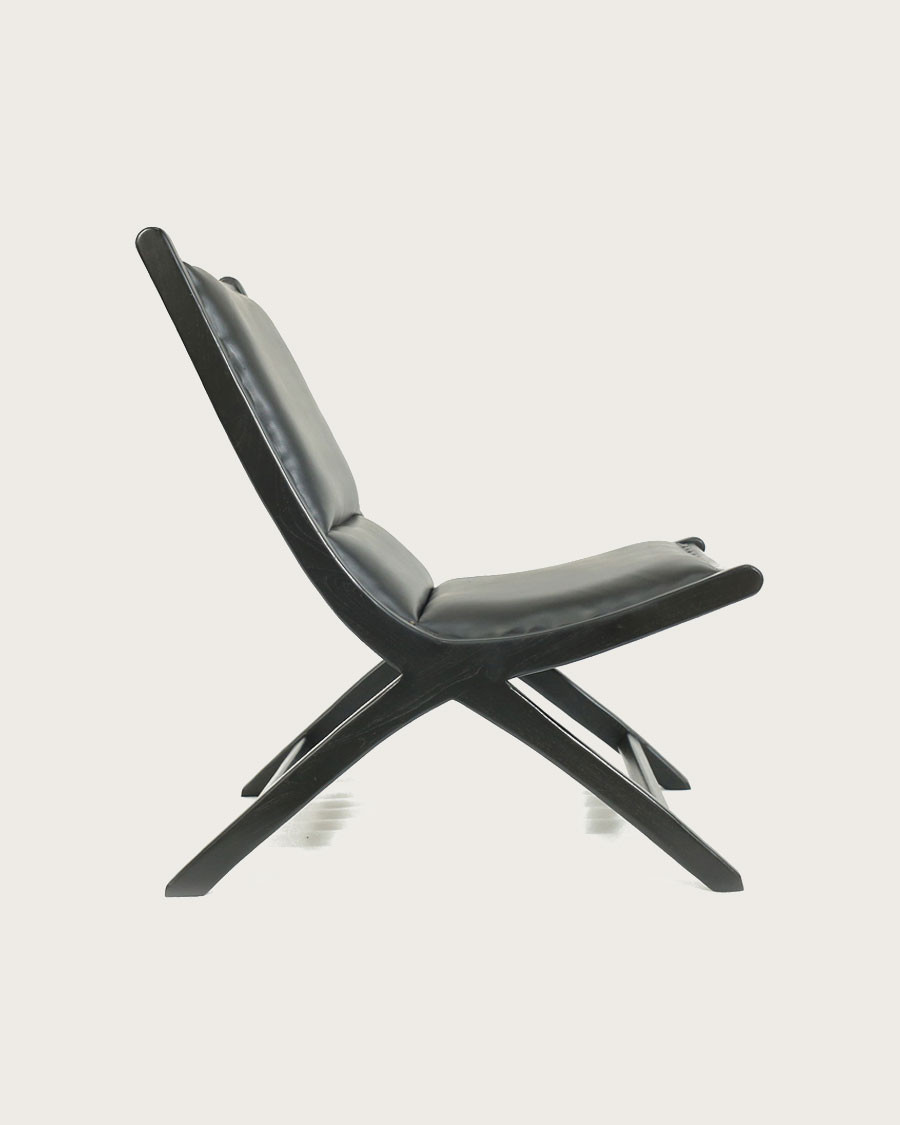 Safran - Fauteuil lounge en teck et cuir noir