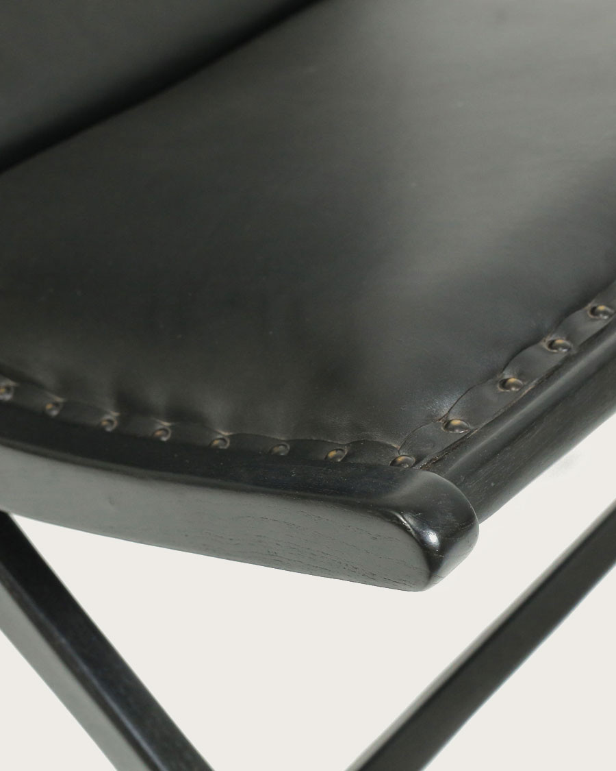 Safran - Fauteuil lounge en teck et cuir noir