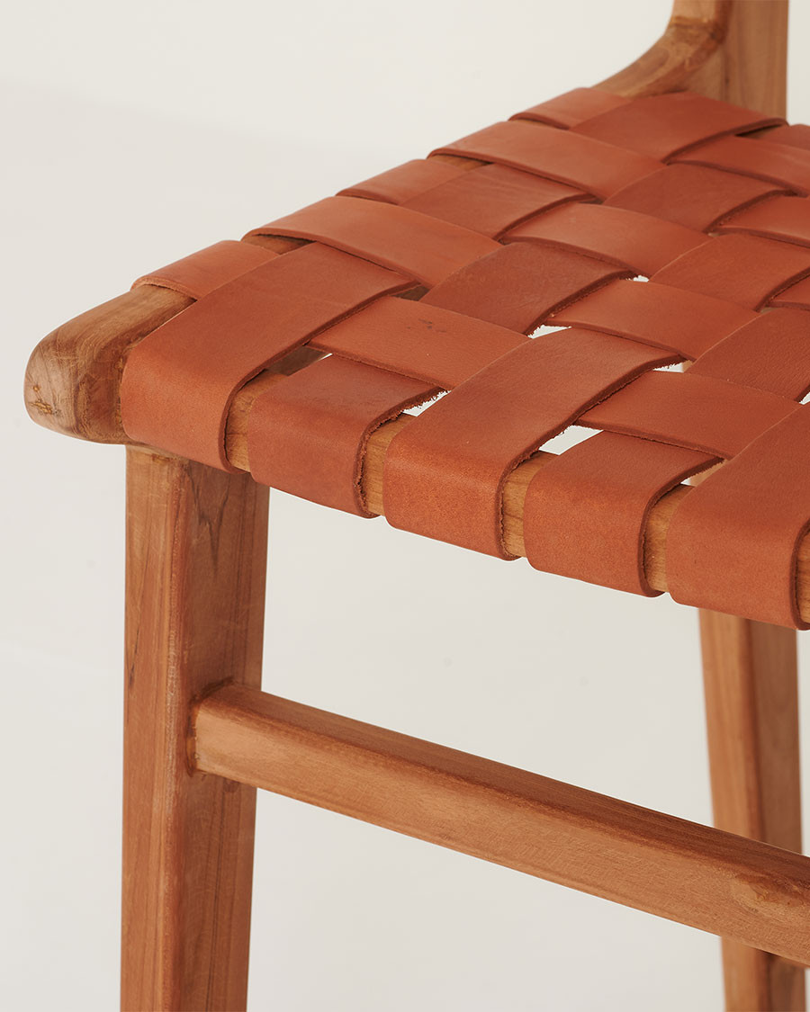 Ambra - Lot de 2 Chaise de bar en teck massif et cuir vachette tressé marron